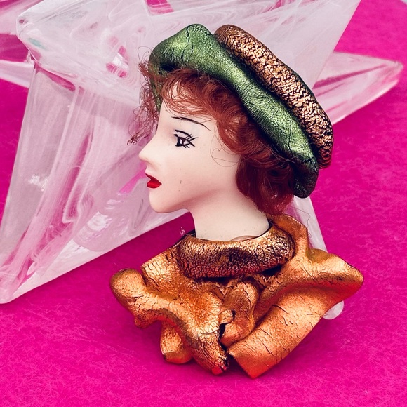 Vintage elegant lady's head brooch - Picture 4 of 7